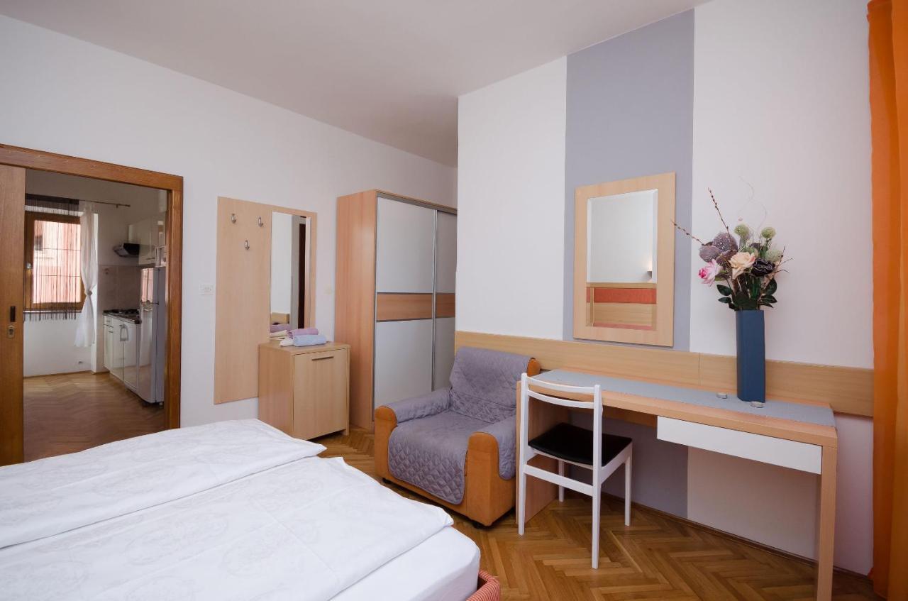 Apartments Mirjana B Lopar Ngoại thất bức ảnh